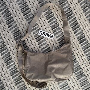 BAGGU Medium Nylon Crescent Bag Dove